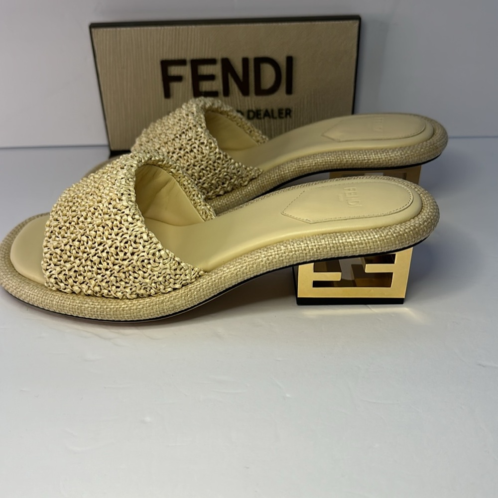 💯 - New Authentic Fendi Baguette Raffia Open-Toe Woven Slip-On Sandals